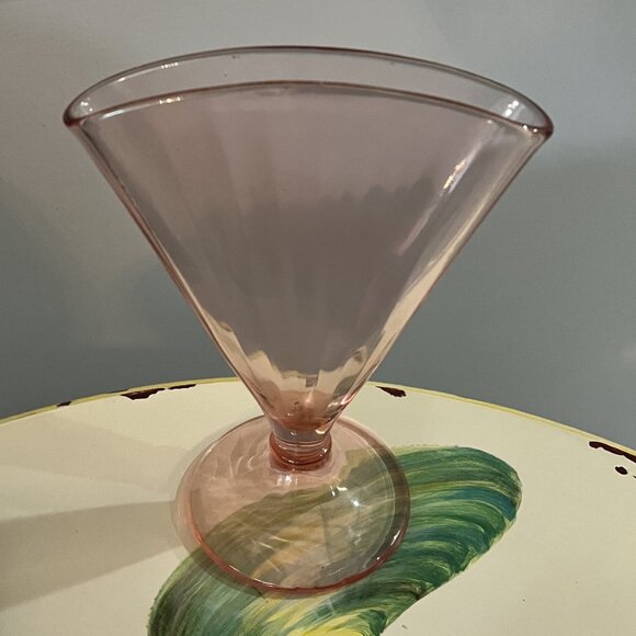 vintage pink depression era pink glass vase - Picture 3 of 6